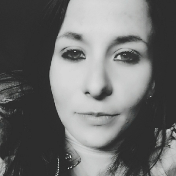 Meet your Posher, Zoë - Picture 1 of 1